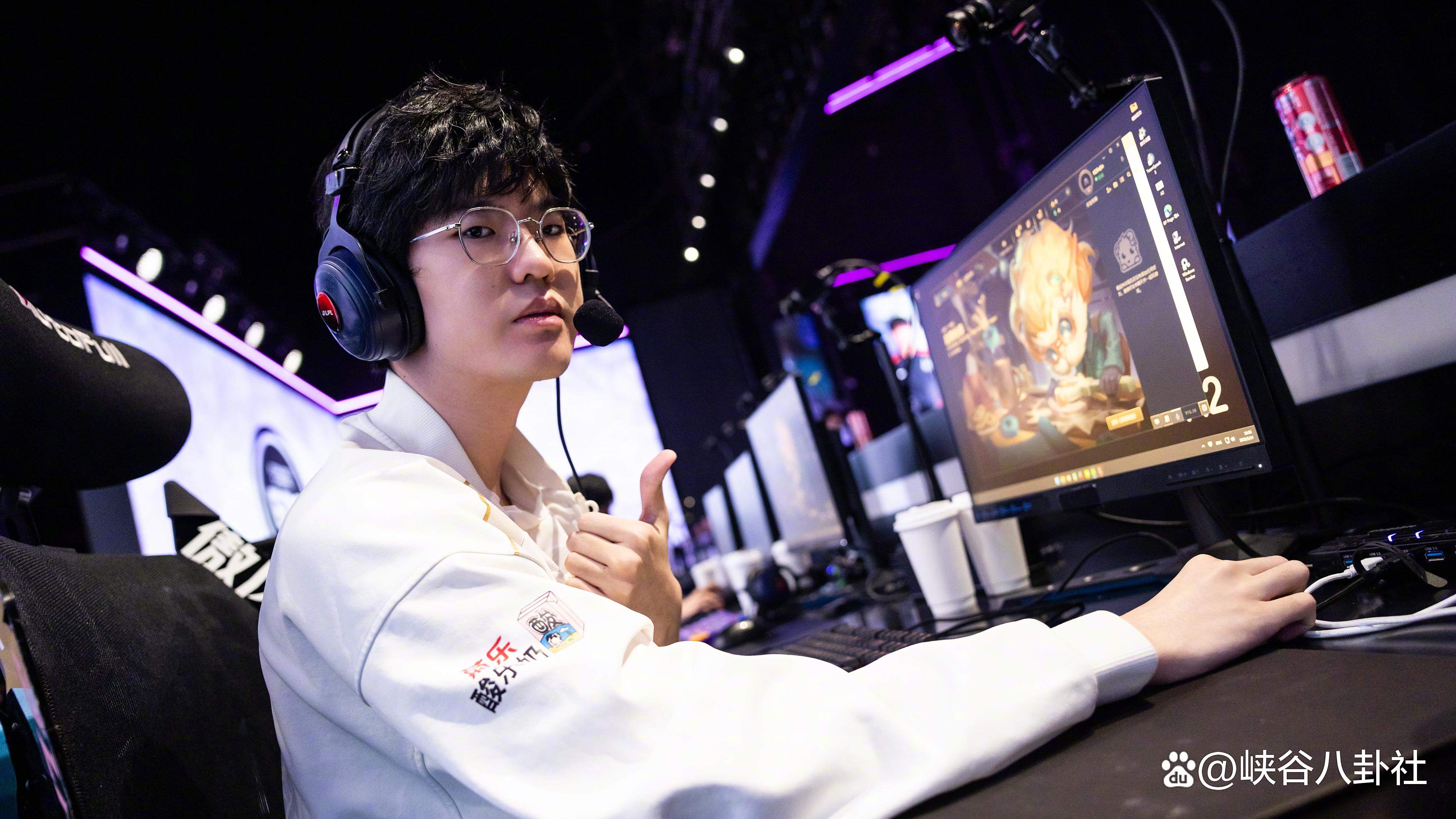 Kaiyun SportsRookie在FPX比赛中晋级下一阶段，重要助攻引发热议！热度持续攀升(rookie来lpl)