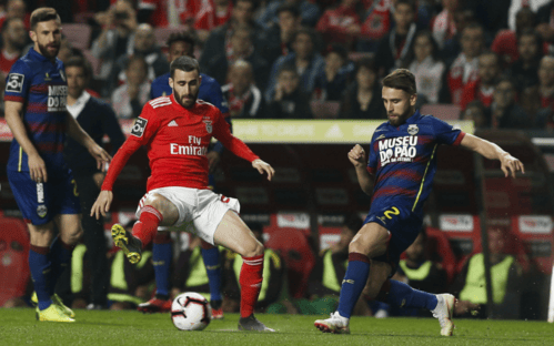 开云体育注册入口 里程碑夜本菲卡战术微调，欧联赛后刷纪录，底气十足，纪律约束更严格