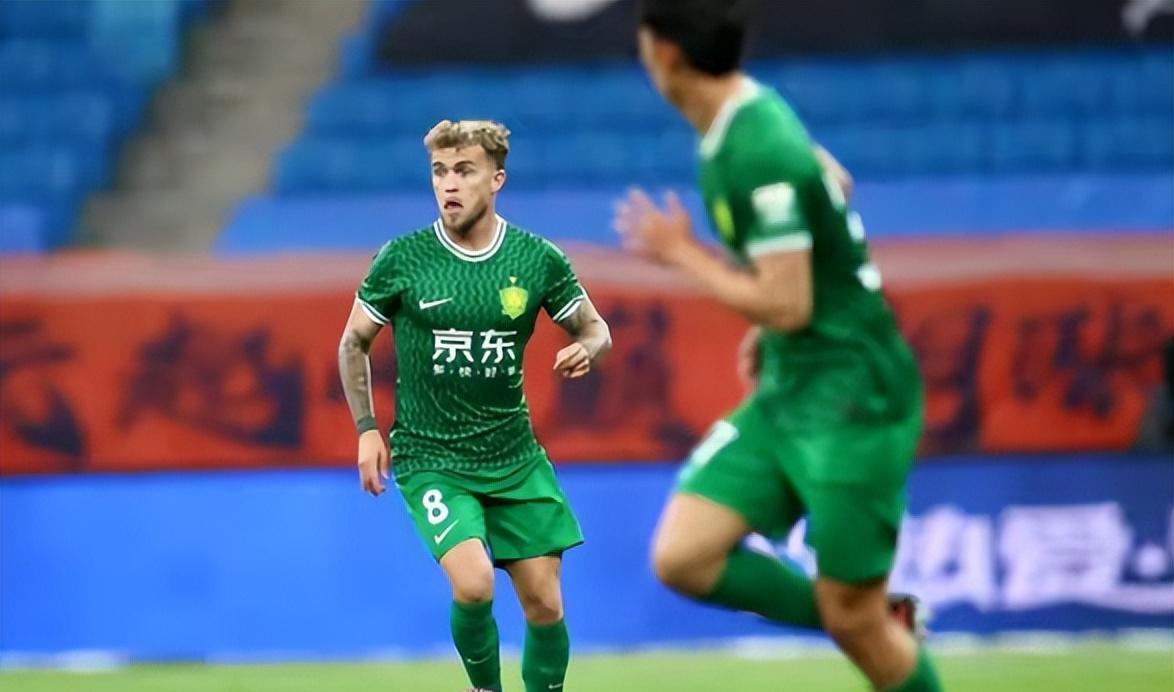 包含北京国安防线松动备战葡超深圳男篮集结日内部沟通，网友：广厦男篮集结日队长鼓劲的词条